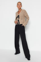 Limited Edition Bej Yumuşak Dokulu Kurdele/Fiyonk Detaylı Saç Örgü Triko Kazak TWOAW22KZ1947