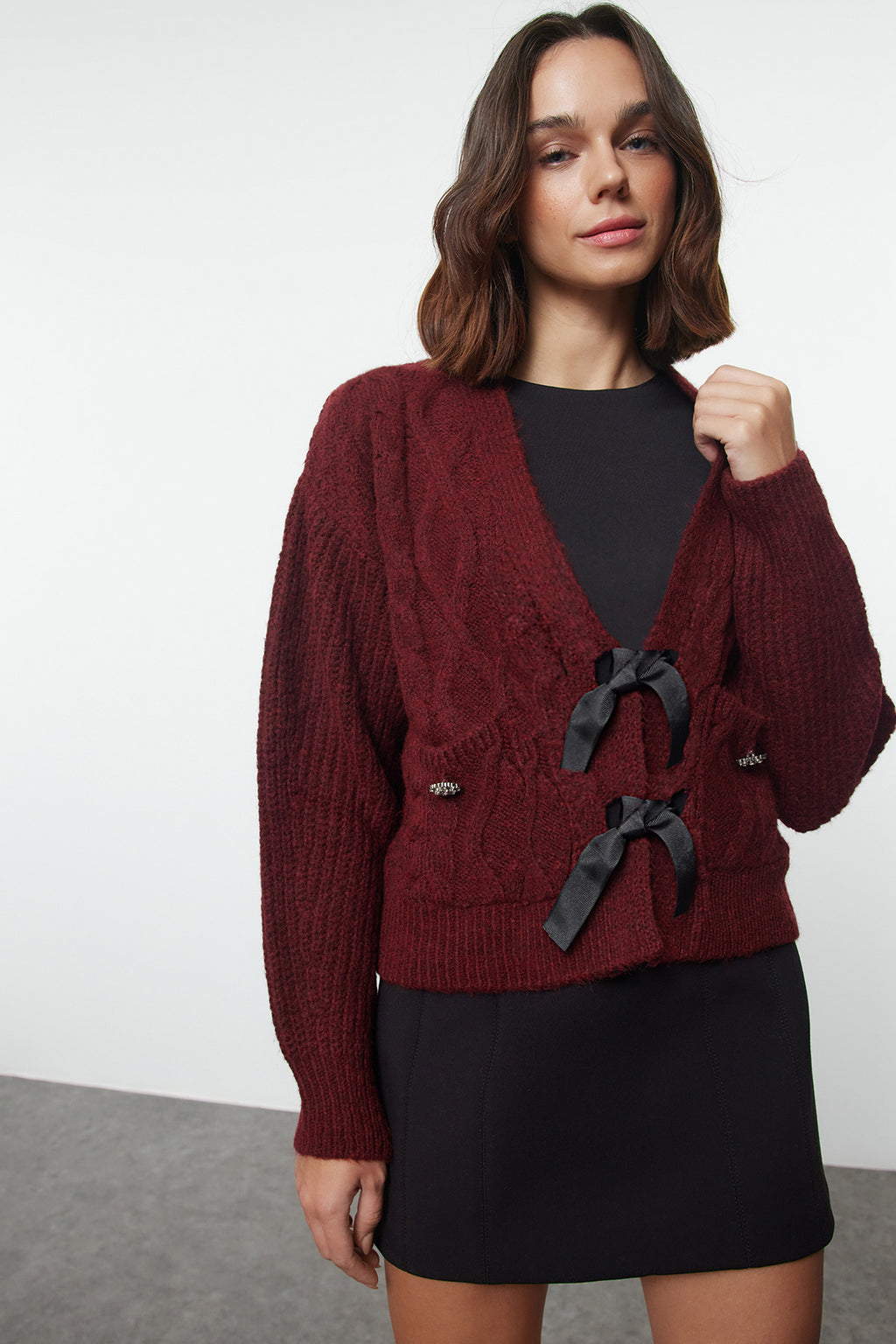 Limited Edition Bordo Yumuşak Dokulu Kurdele/Fiyonk Detaylı Saç Örgü Triko Kazak TWOAW22KZ1947