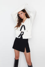 Limited Edition Ekru Yumuşak Dokulu Kurdele/Fiyonk Detaylı Saç Örgü Triko Kazak TWOAW22KZ1947