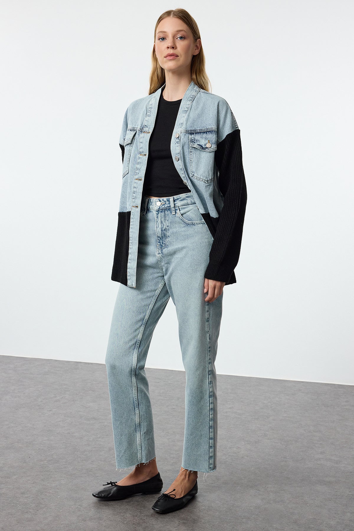 Açık Mavi Paçası Kesikli Yüksek Bel Straight %100 Pamuk Non-Stretch Jeans TWOAW25JE00307 Secondary image