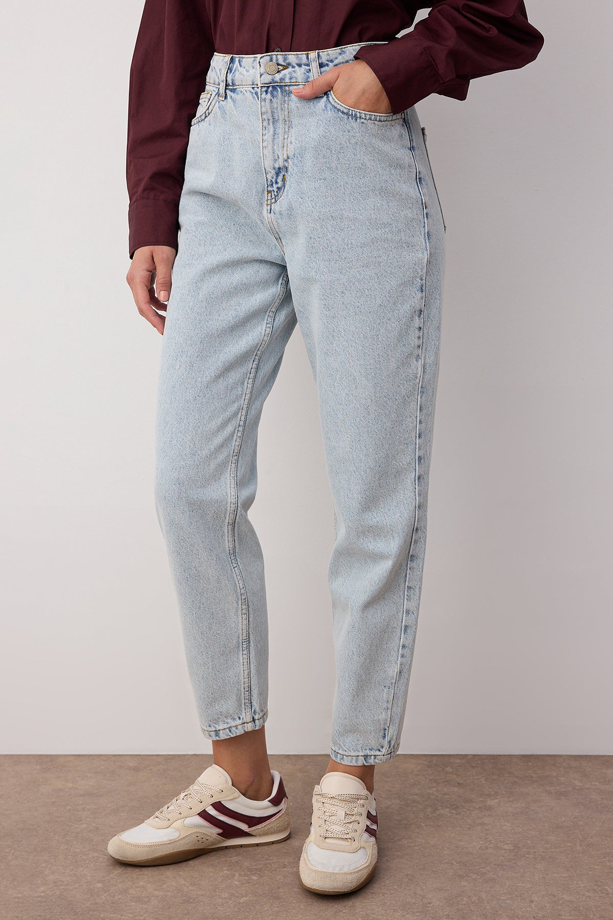 Açık Mavi Yüksek Bel Mom %100 Pamuk Non-Stretch Jeans TWOSS23JE00085