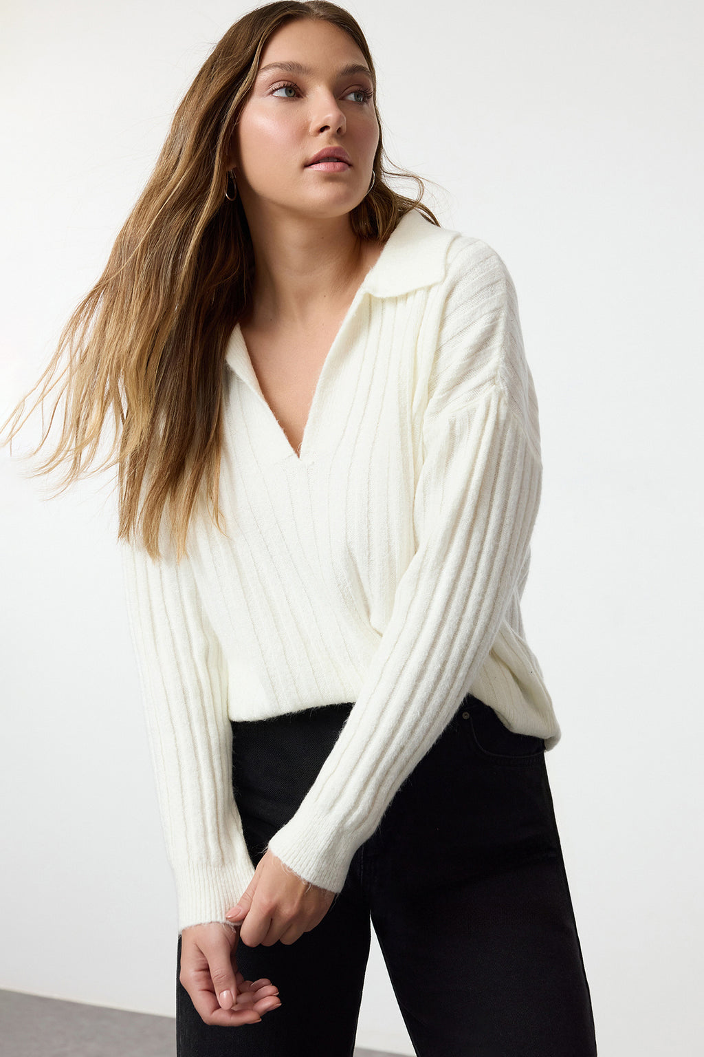 Ekru Yumuşak Dokulu Polo Yaka Triko Kazak TWOAW24KZ00678