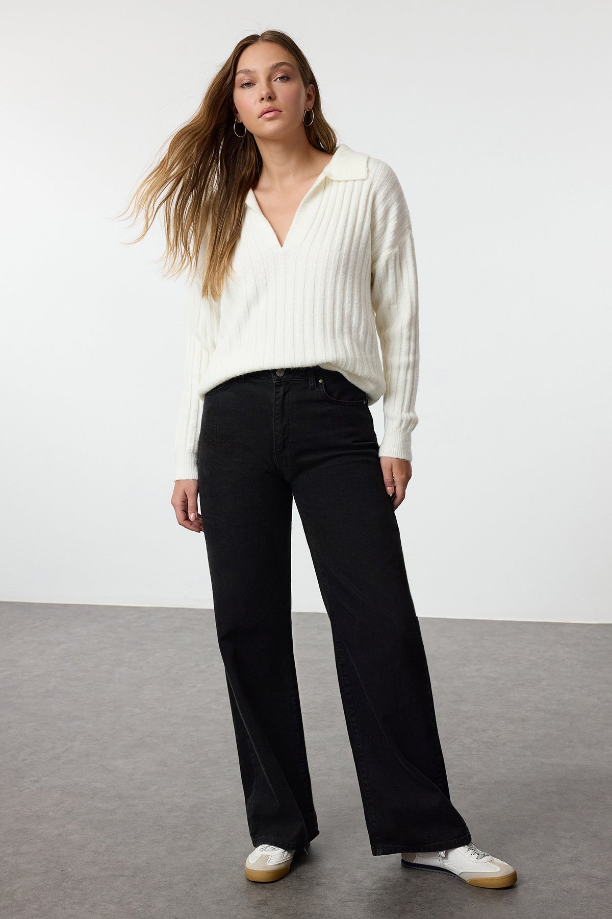 Ekru Yumuşak Dokulu Polo Yaka Triko Kazak TWOAW24KZ00678 Secondary image