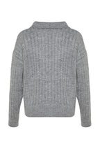 Gri Yumuşak Dokulu Polo Yaka Triko Kazak TWOAW24KZ00678