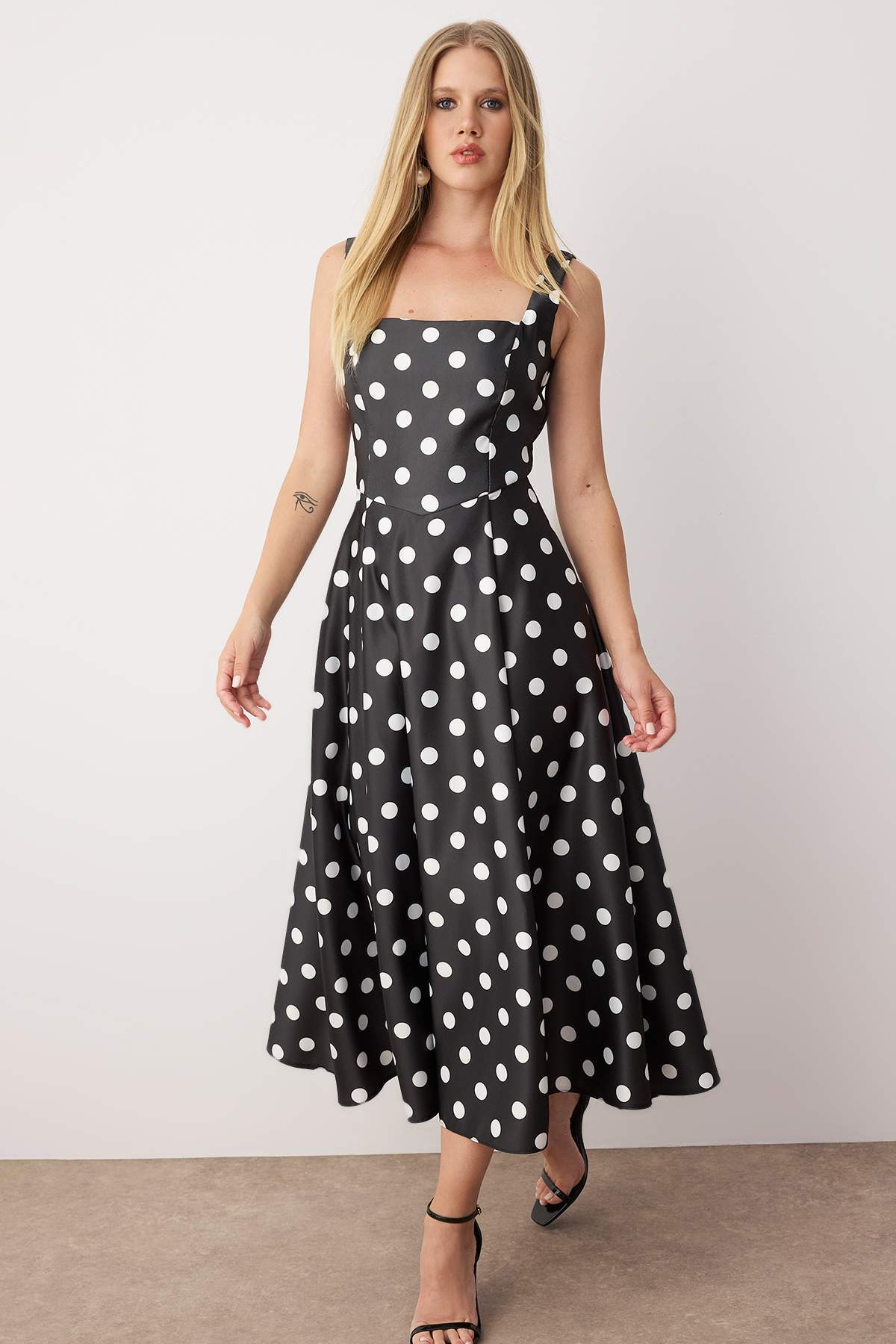 Siyah-Beyaz Puantiyeli  A-Kesim Saten Dokuma Şık Abiye Gece Mezuniyet Elbisesi TPRAW25EL00040 Main image