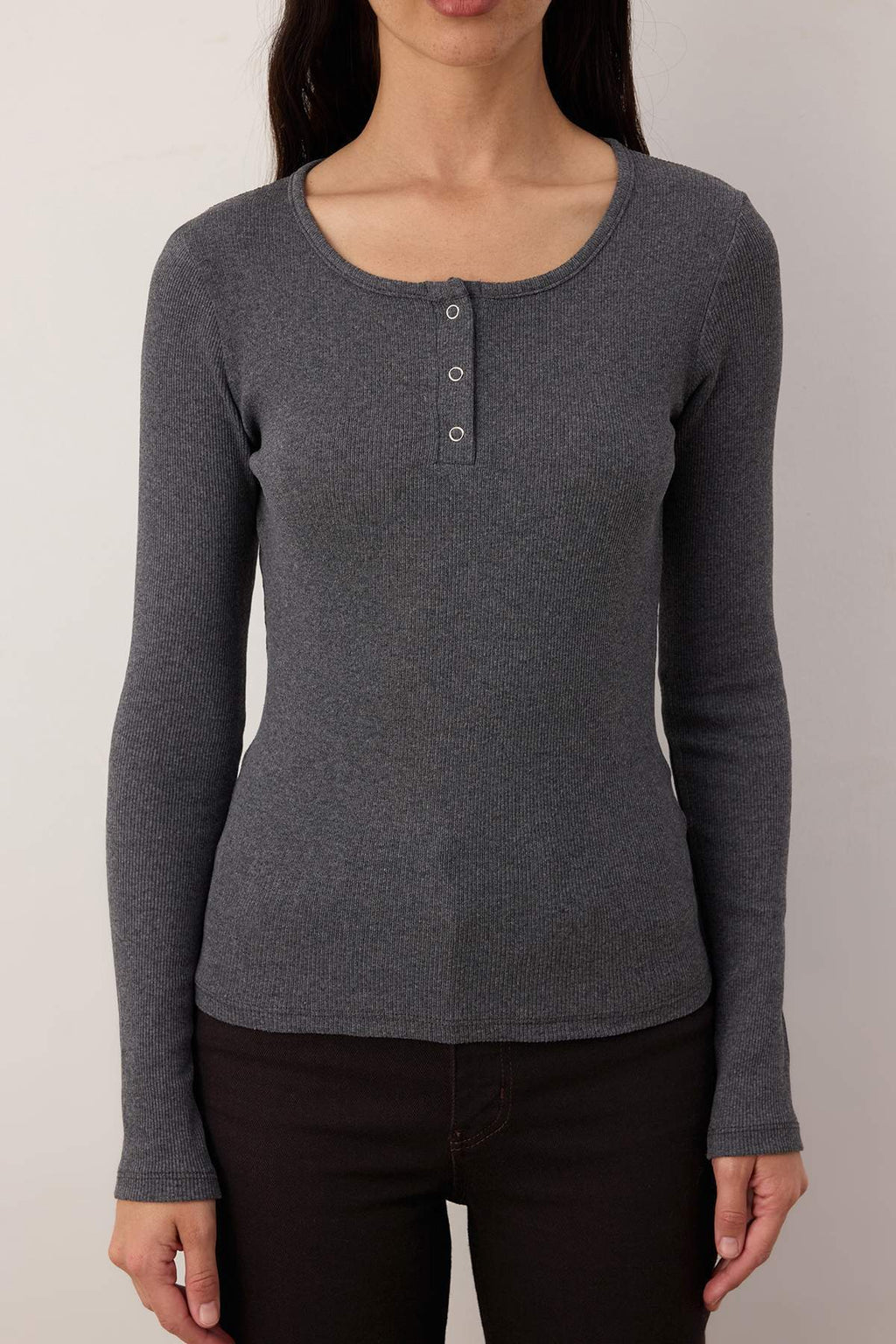 Antrasit Çıtçıtlı Fitted/Vücuda Oturan Fitilli Esnek Örme Bluz TWOAW25BZ00080