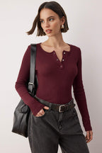 Bordo Çıtçıtlı Fitted/Vücuda Oturan Fitilli Esnek Örme Bluz TWOAW25BZ00080