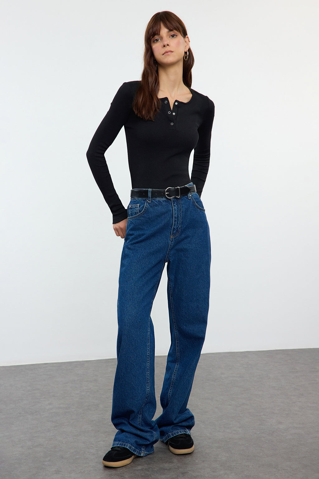 Siyah Çıtçıtlı Fitted/Vücuda Oturan Fitilli Esnek Örme Bluz TWOAW25BZ00080