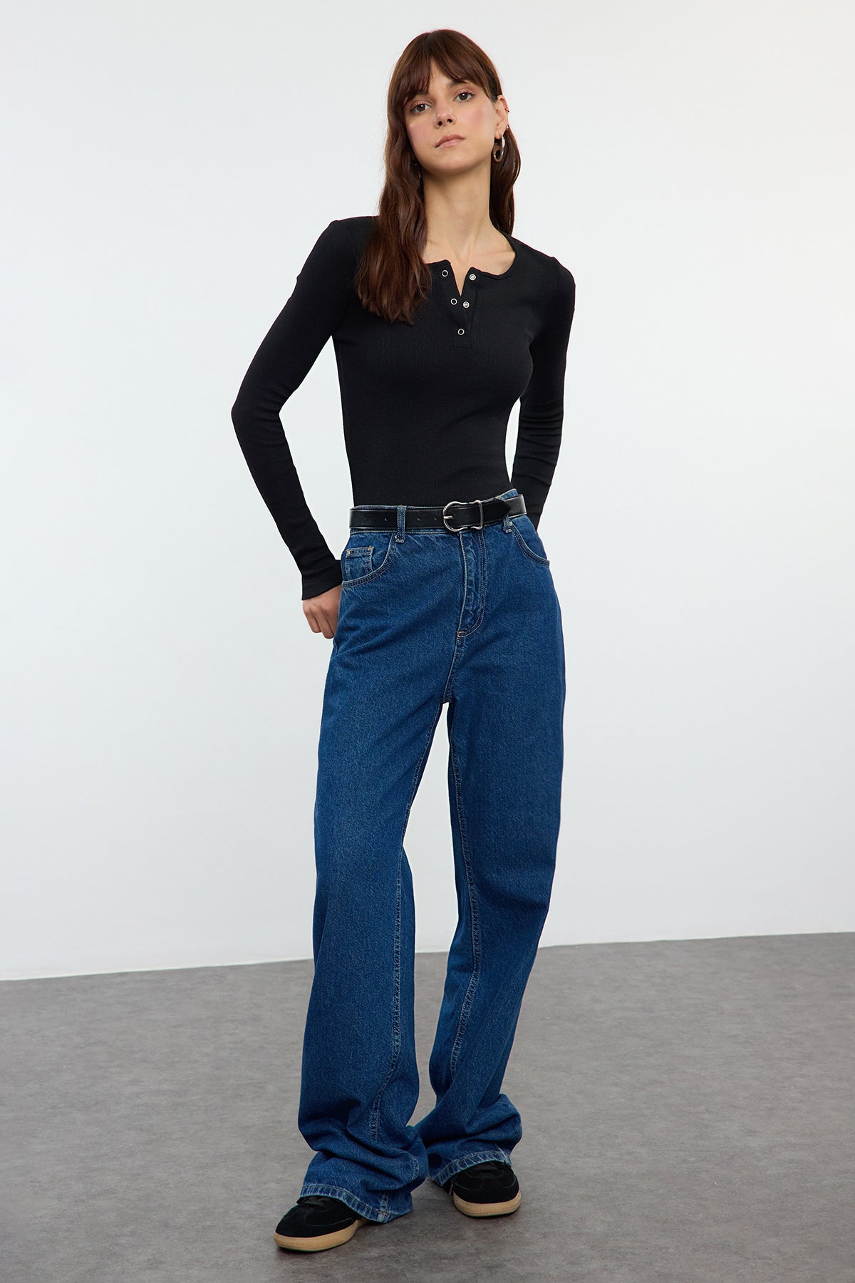 Siyah Çıtçıtlı Fitted/Vücuda Oturan Fitilli Esnek Örme Bluz TWOAW25BZ00080