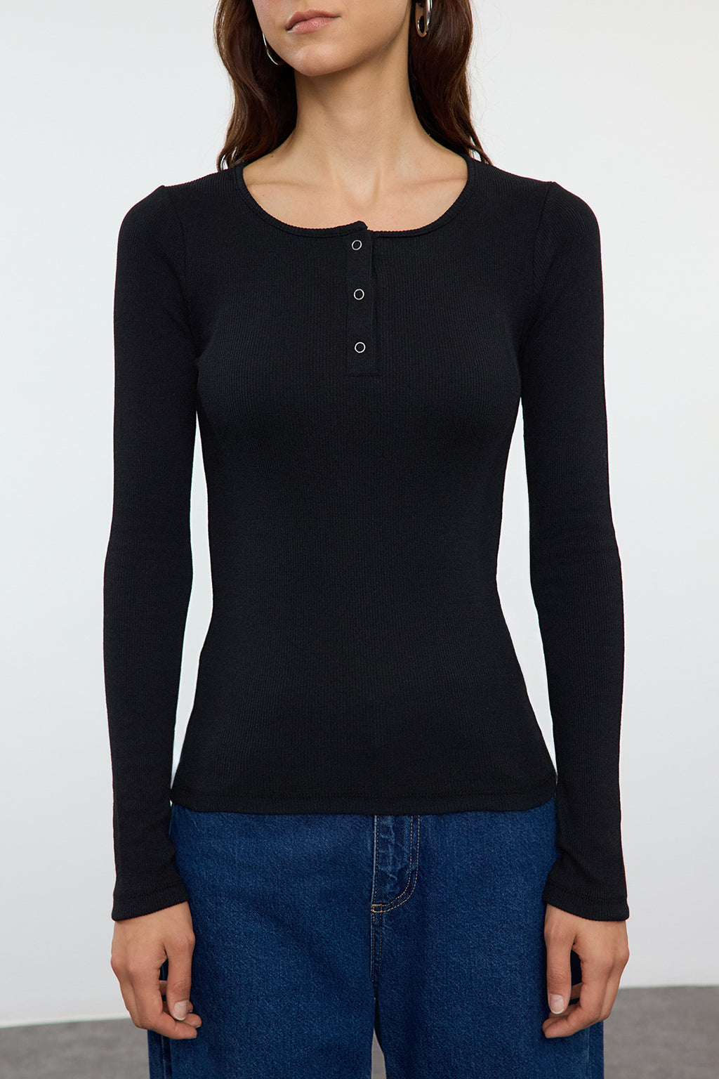 Siyah Çıtçıtlı Fitted/Vücuda Oturan Fitilli Esnek Örme Bluz TWOAW25BZ00080