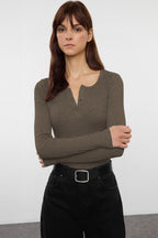 Vizon Çıtçıtlı Fitted/Vücuda Oturan Fitilli Esnek Örme Bluz TWOAW25BZ00080