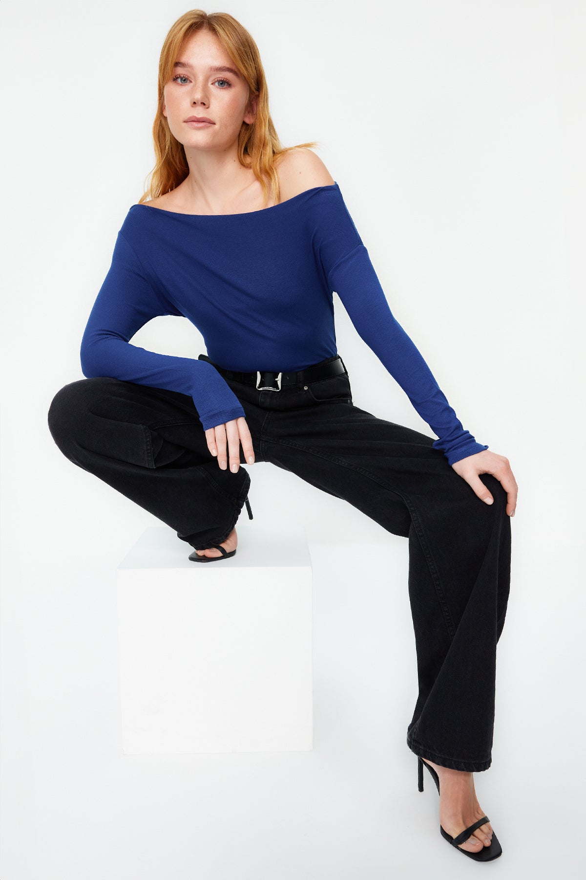 Açık Lacivert Premium Yumuşak Kumaşlı Fitted/Vücuda Oturan Kayık Yaka Örme Bluz TWOAW24BZ00227 Main image