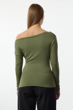 Haki Düz Premium Yumuşak Kumaşlı Fitted/Vücuda Oturan Kayık Yaka Örme Bluz TWOAW24BZ00227