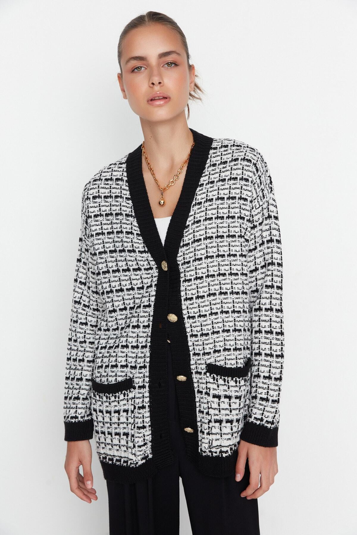 Siyah Geniş Kalıp Tüvit Görünümlü Simli Triko Hırka TWOAW21HI0250 Main image