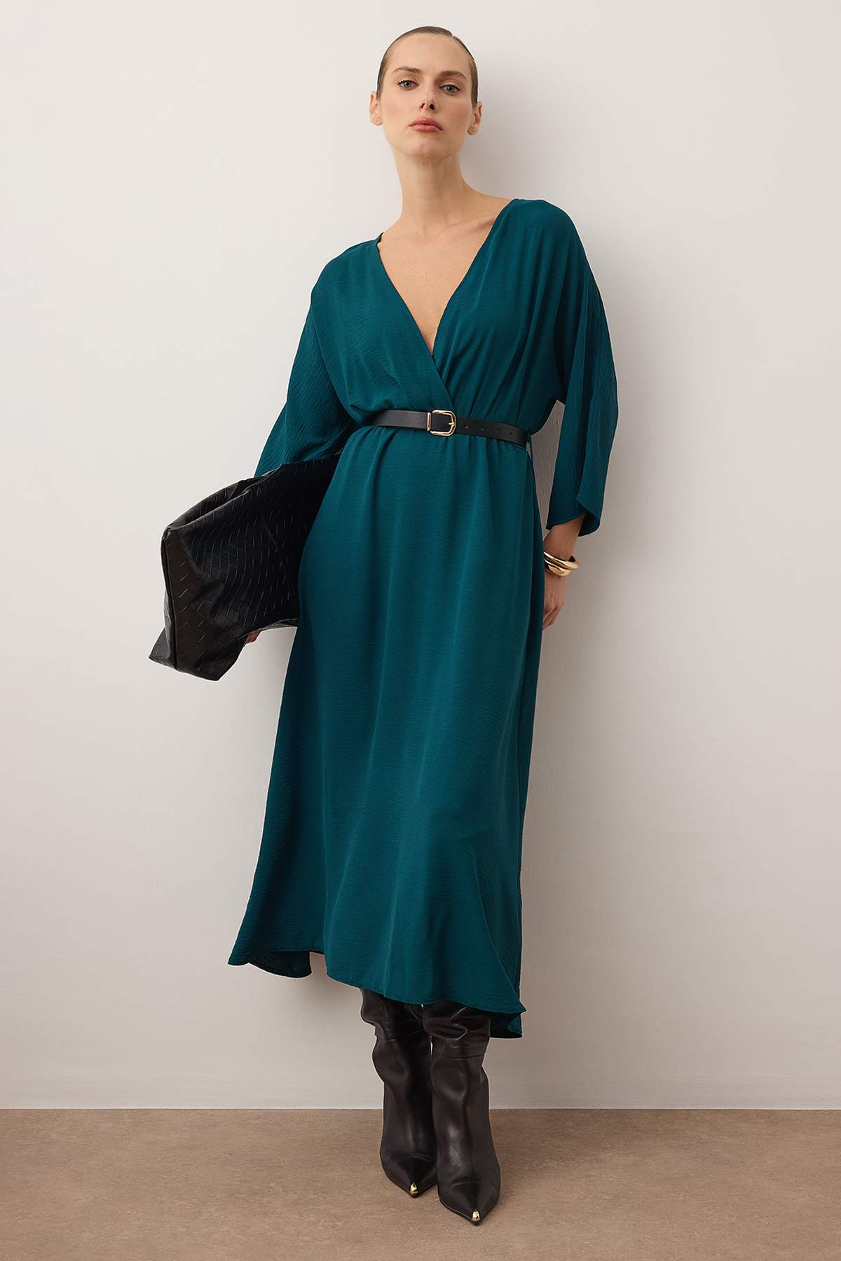 Petrol Düz Eteği Belden Açılan Kemerli Midi  Dokuma Elbise TWOSS24EL00992 Secondary image