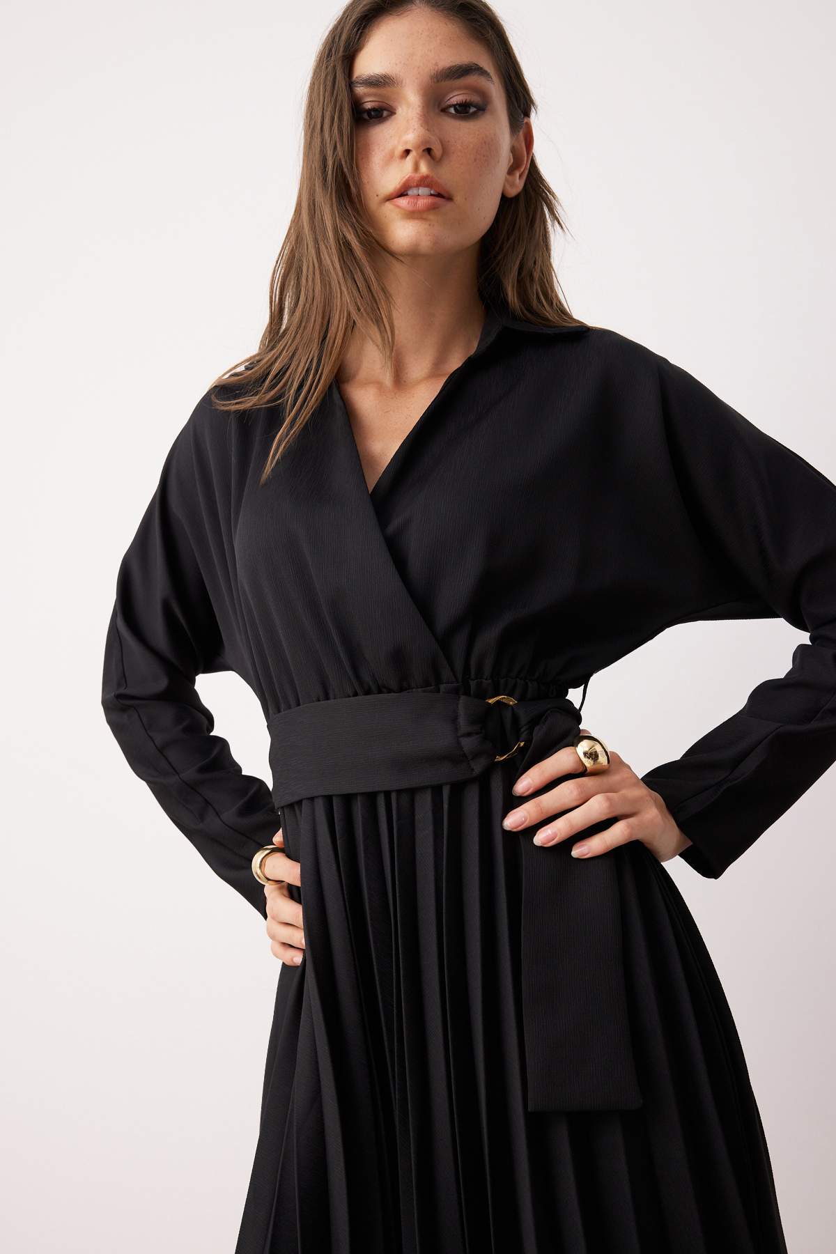 Siyah Kuşaklı Eteği Piliseli Boho Kruvaze Yaka Maxi Dokuma Elbise TWOAW25EL00234 Secondary image