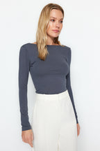 Antrasit Pamuklu Sırt Dekolteli Fitted/Vücuda Oturan Esnek Bluz TWOAW24BZ00160