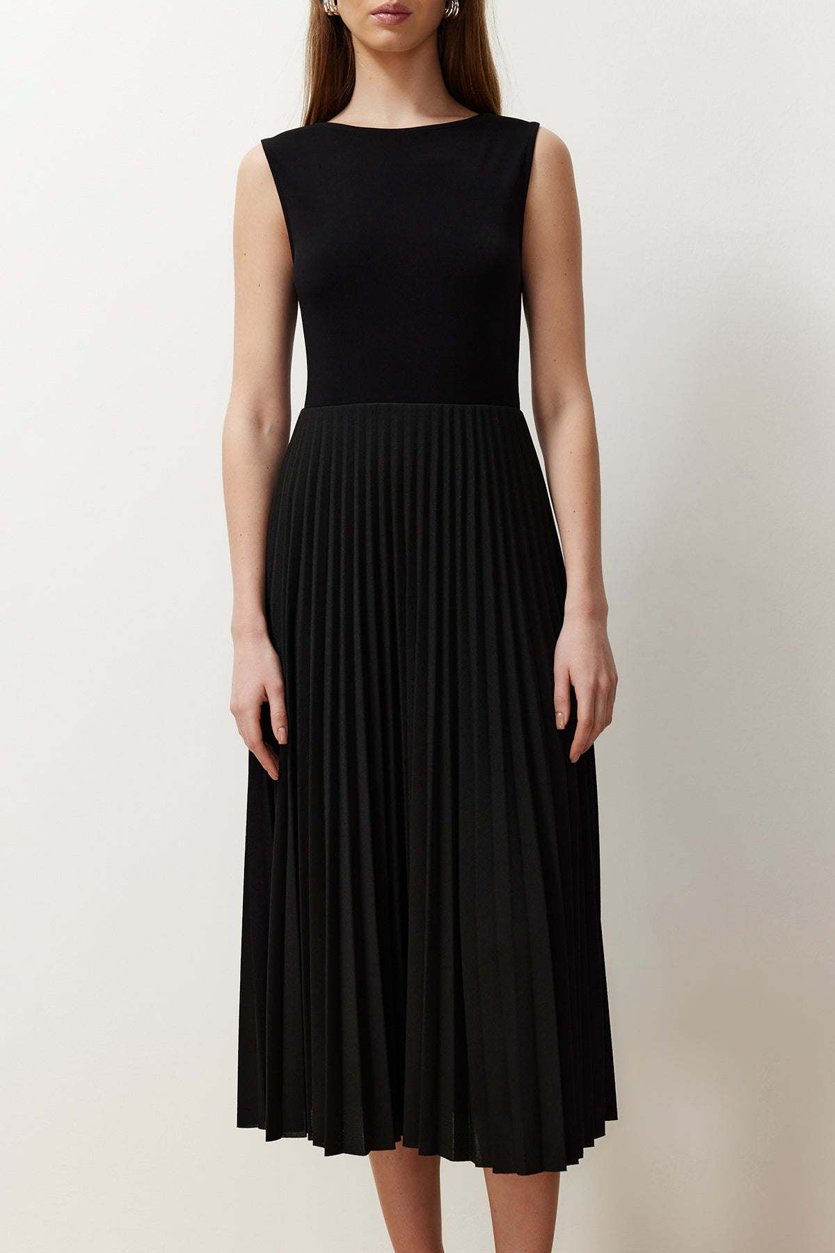 Siyah Piliseli Astarlı Kolsuz Esnek Örme Midi Elbise TWOSS24EL00785