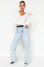 Ekru Premium Yumuşak Kumaşlı V Yaka Fitted/Vücuda Oturan Esnek Örme Bluz TWOAW24BZ00050