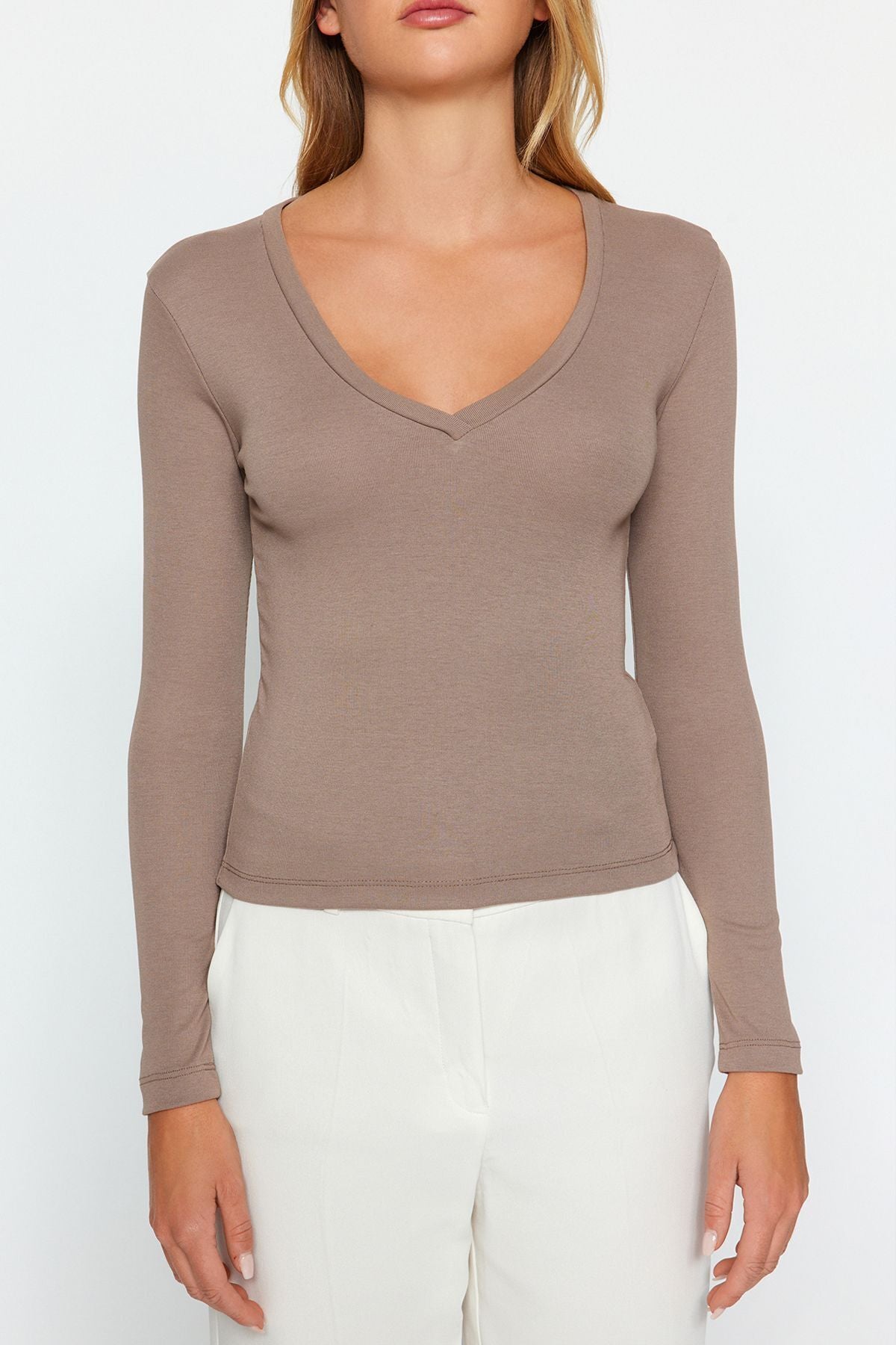 Vizon Premium Yumuşak Kumaşlı V Yaka Fitted/Vücuda Oturan Esnek Örme Bluz TWOAW24BZ00050