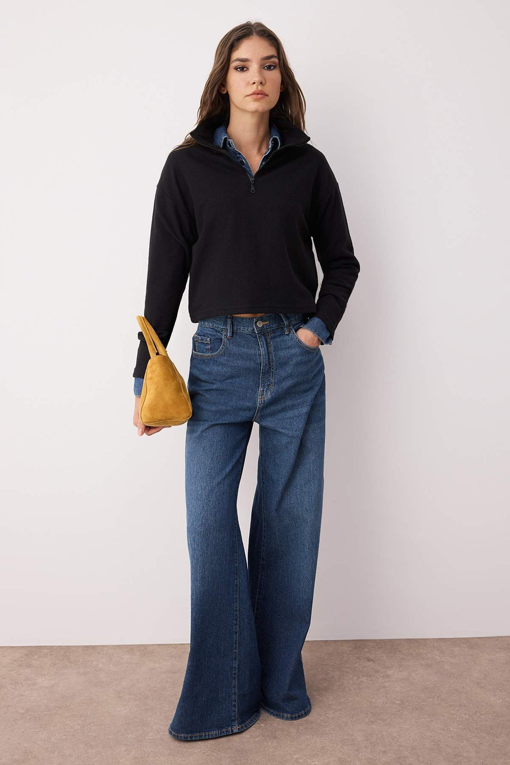 Siyah Selanik/Triko Görünümlü Fermuarlı Yaka Regular/Normal Kalıp Örme Sweatshirt TWOAW22SW0732