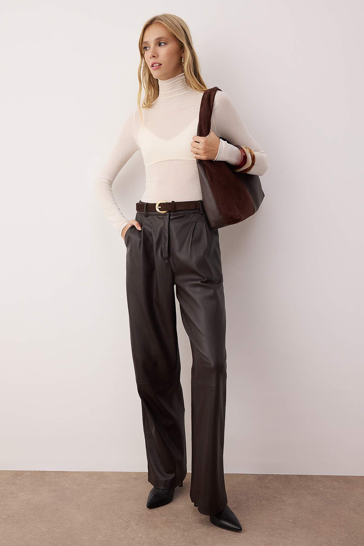 Ekru Transparan Dik Yaka Esnek Normal Boy Örme Bluz TWOAW26BZ00266