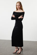 Siyah Vücuda Oturan Örme Kadife Midi Abiye Gece Mezuniyet Yılbaşı Elbisesi TPRAW25EL00135