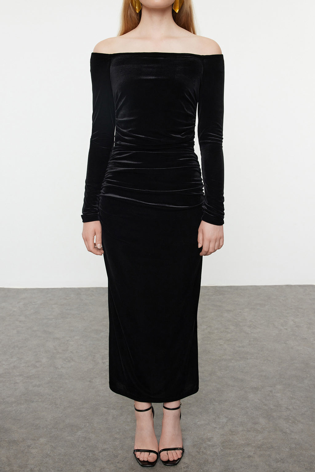 Siyah Vücuda Oturan Örme Kadife Midi Abiye Gece Mezuniyet Yılbaşı Elbisesi TPRAW25EL00135