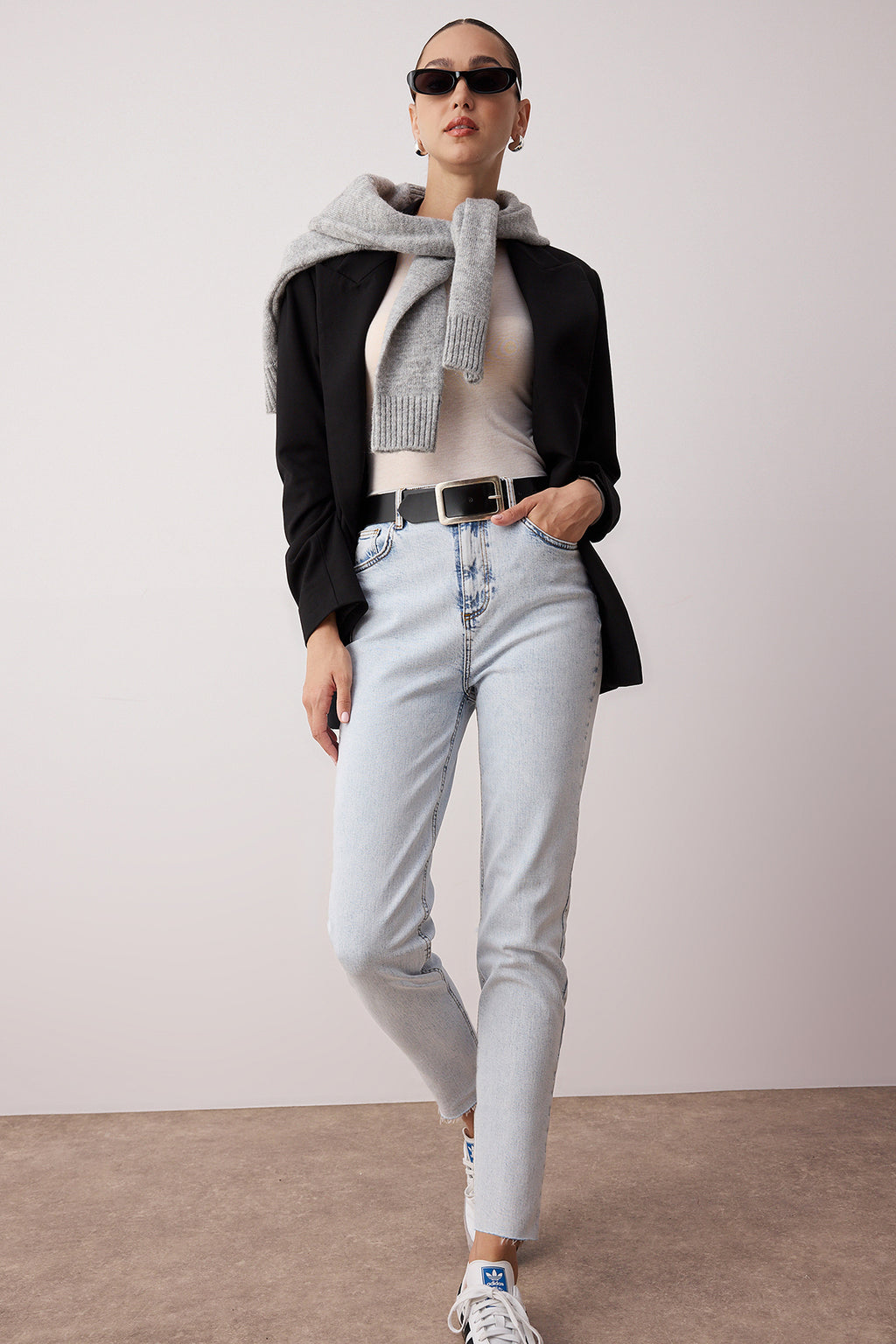 Açık Mavi Yüksek Bel Mom Comfort Jeans TWOSS25JE00279