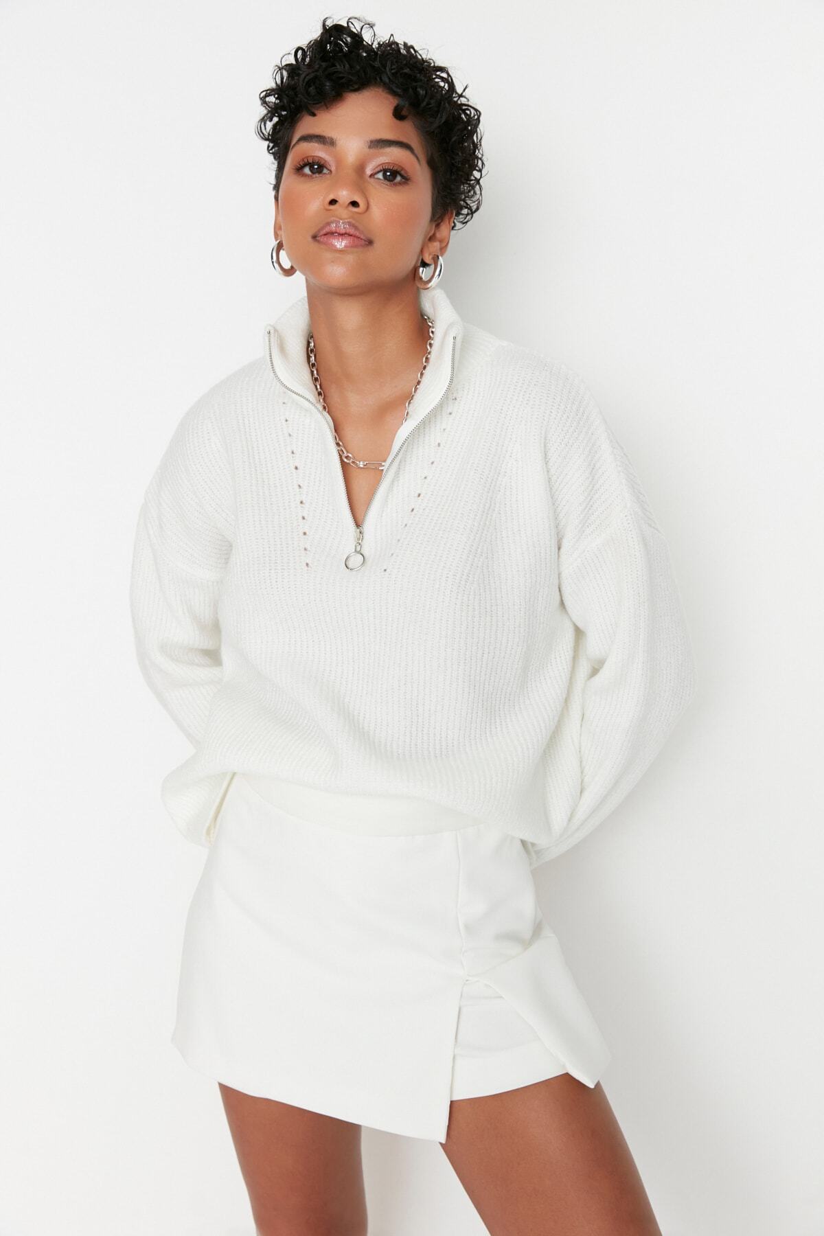 Ekru Yumuşak Dokulu Fermuarlı Triko Kazak TWOAW20XS0009 Main image