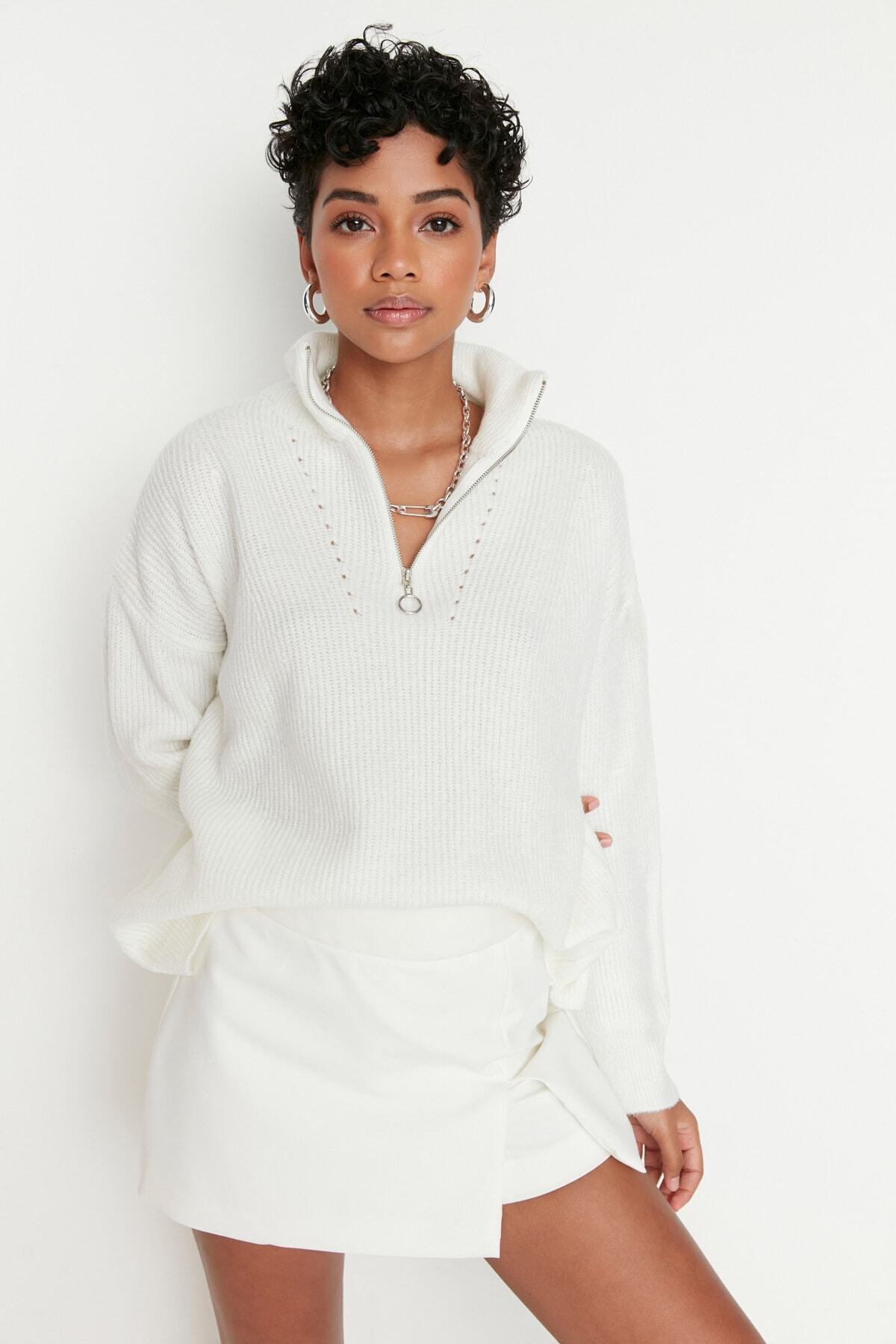 Ekru Yumuşak Dokulu Fermuarlı Triko Kazak TWOAW20XS0009