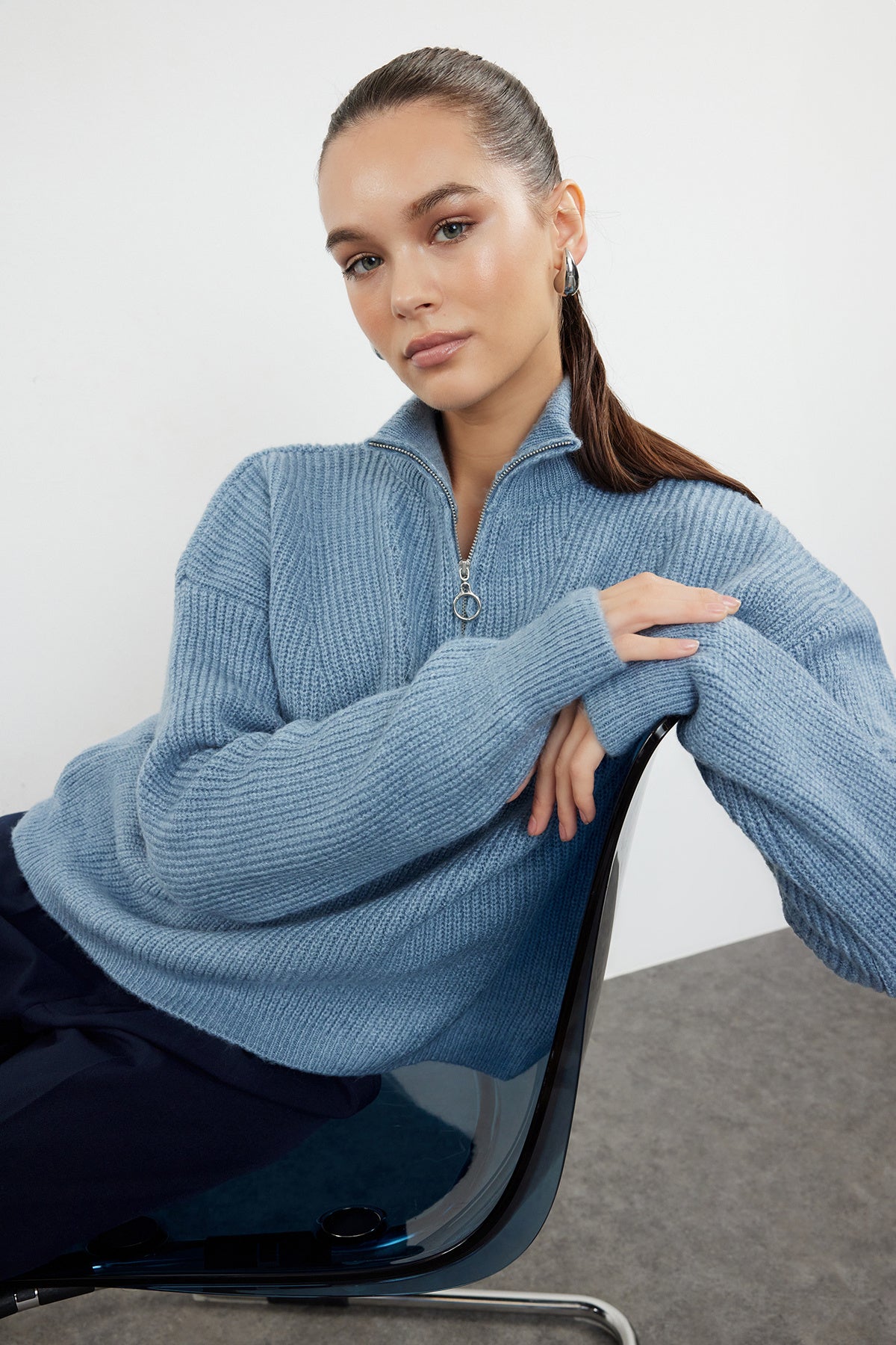 Koyu Mavi Yumuşak Dokulu Fermuarlı Triko Kazak TWOAW20XS0009