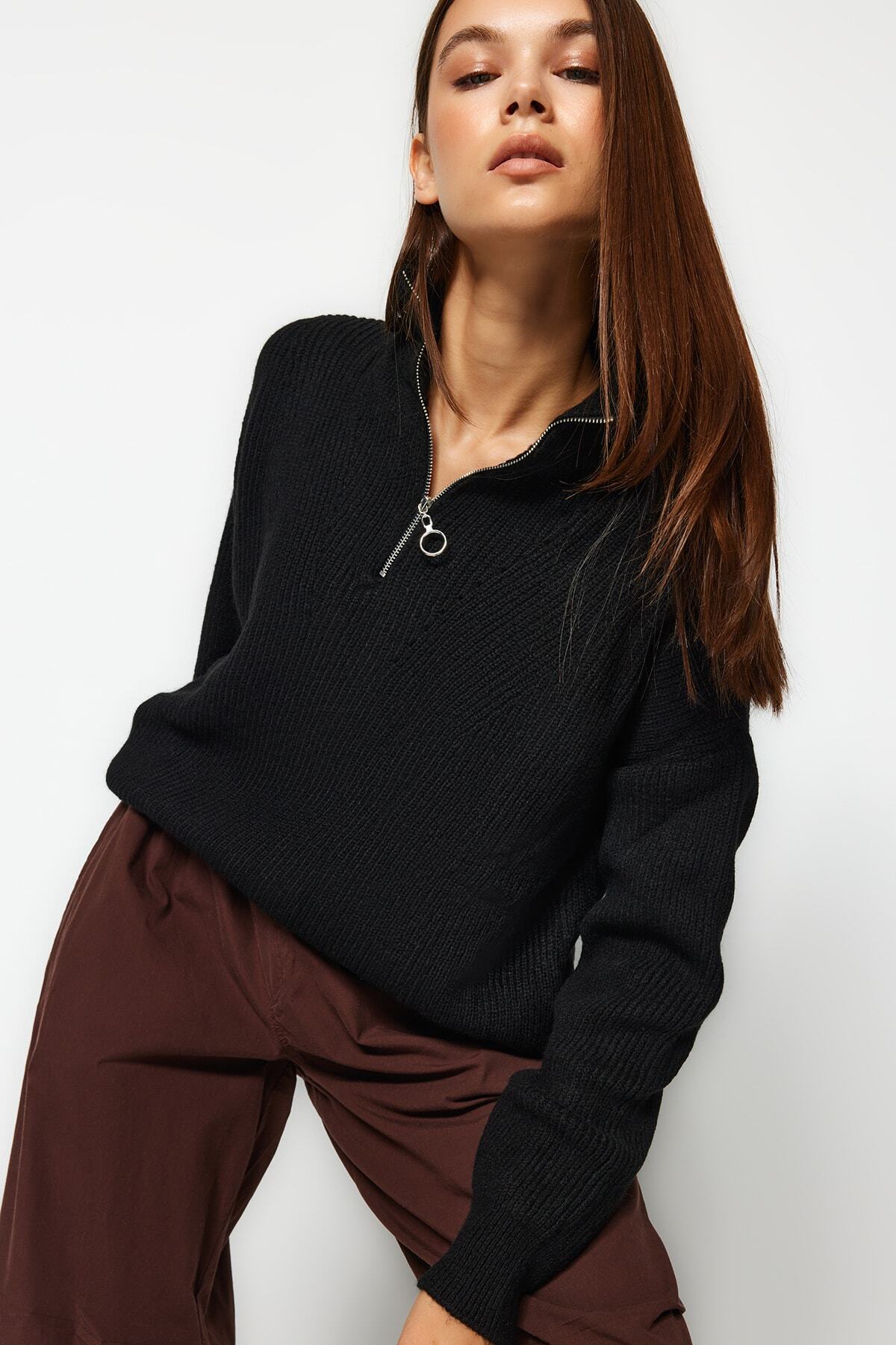 Siyah Yumuşak Dokulu Fermuarlı Triko Kazak TWOAW20XS0009 Main image