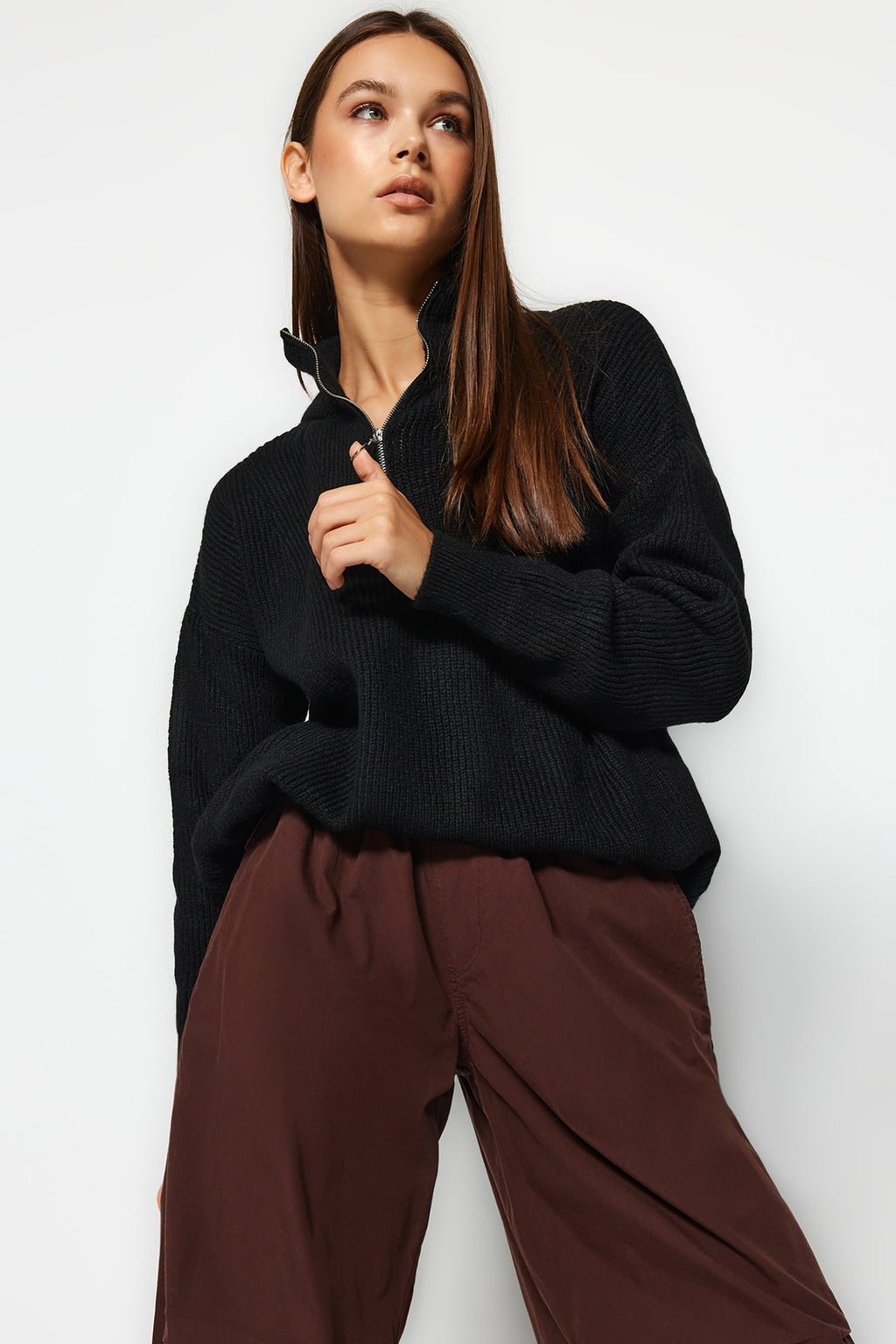 Siyah Yumuşak Dokulu Fermuarlı Triko Kazak TWOAW20XS0009