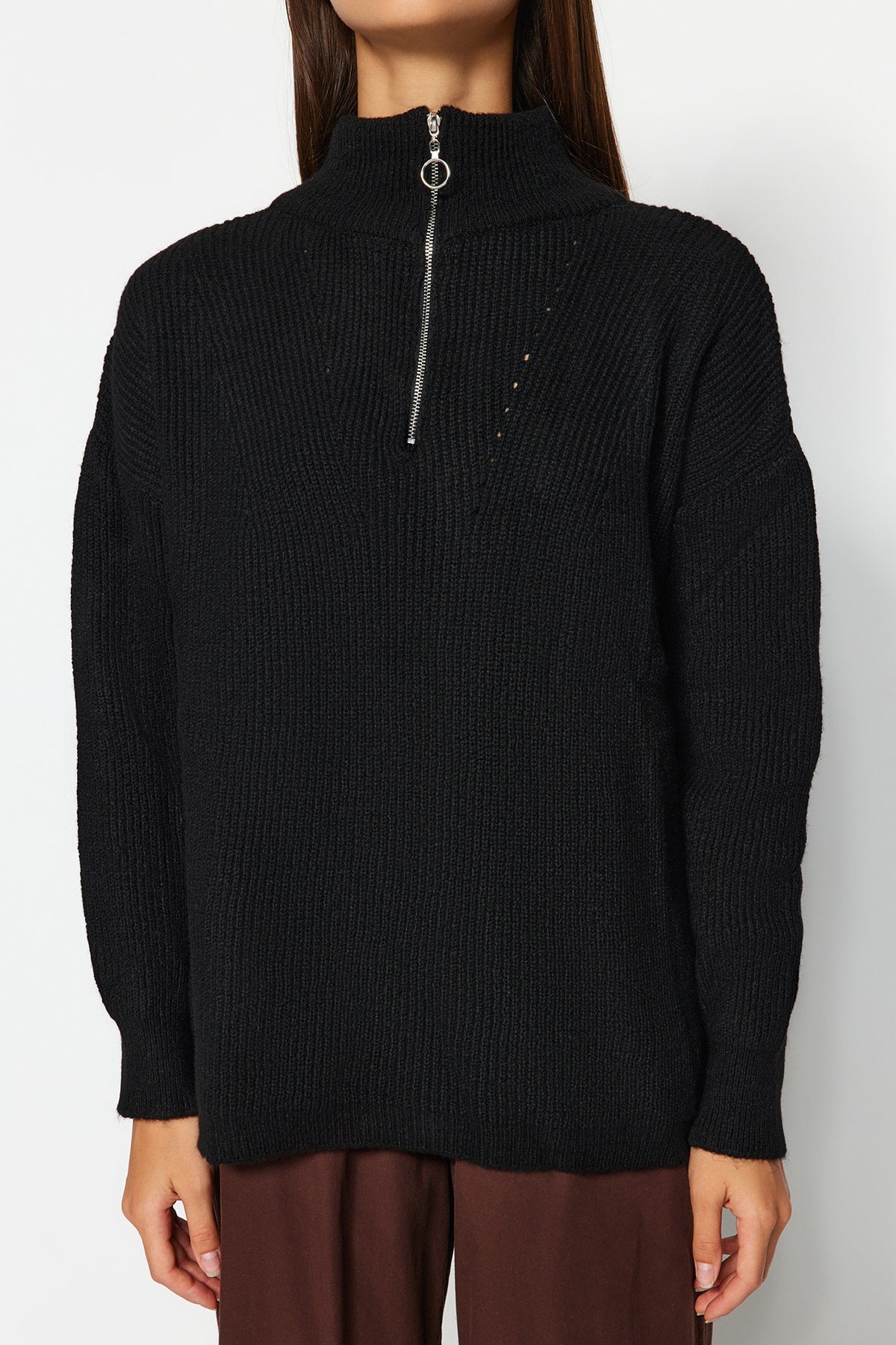 Siyah Yumuşak Dokulu Fermuarlı Triko Kazak TWOAW20XS0009