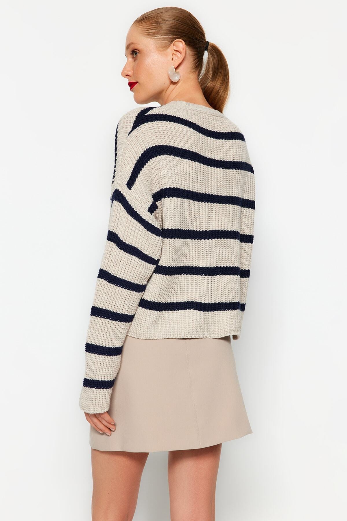 Bej Crop Geniş Kalıp Basic Çizgili Triko Kazak TWOAW23KZ00390