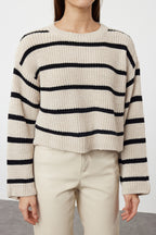 Krem Crop Geniş Kalıp Basic Çizgili Triko Kazak TWOAW23KZ00390