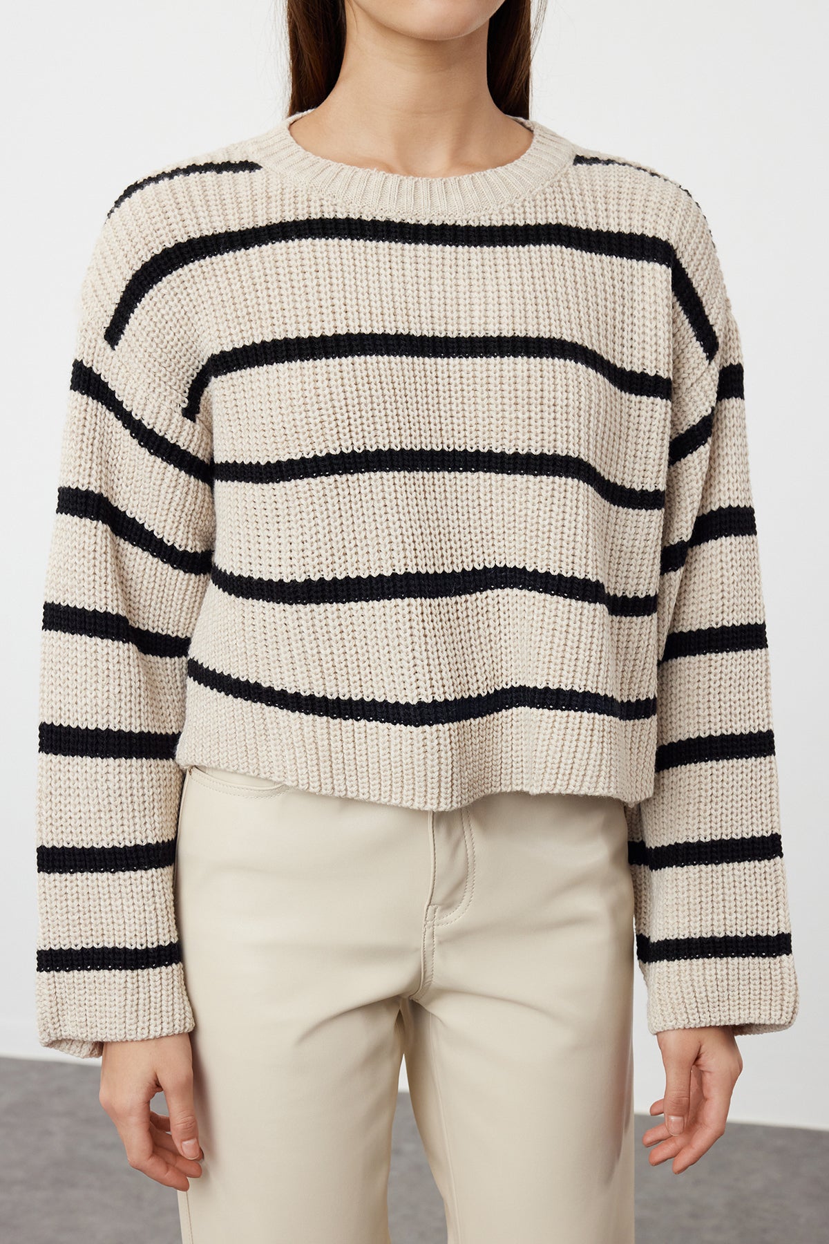 Krem Crop Geniş Kalıp Basic Çizgili Triko Kazak TWOAW23KZ00390