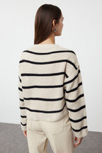 Krem Crop Geniş Kalıp Basic Çizgili Triko Kazak TWOAW23KZ00390