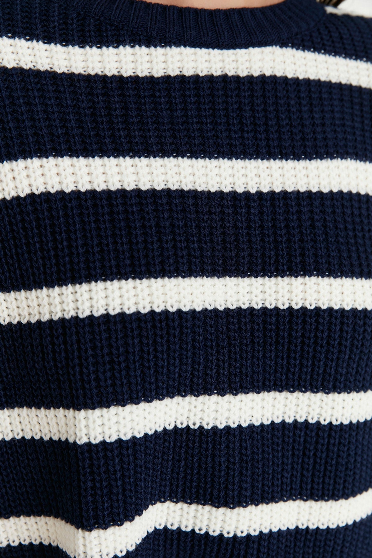 Lacivert Crop Basic Çizgili Geniş Kalıp Triko Kazak TWOAW23KZ00390