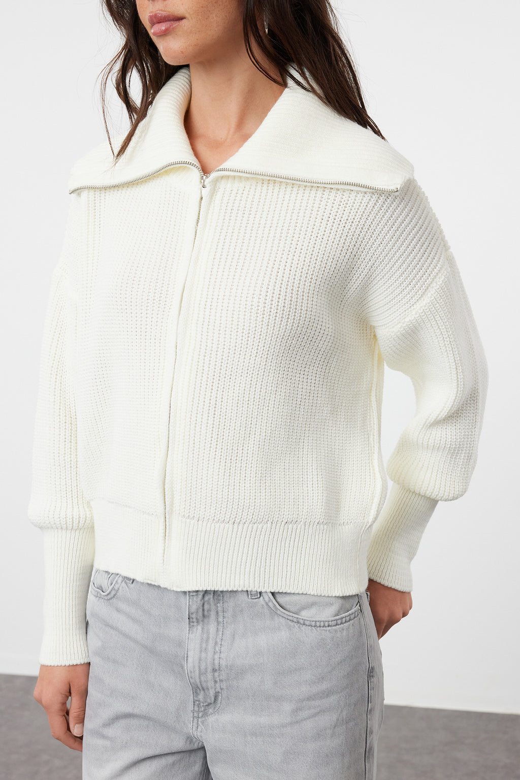 Ekru Geniş Kalıp Devrik Yaka Fermuarlı Triko Hırka TWOAW24HI00072