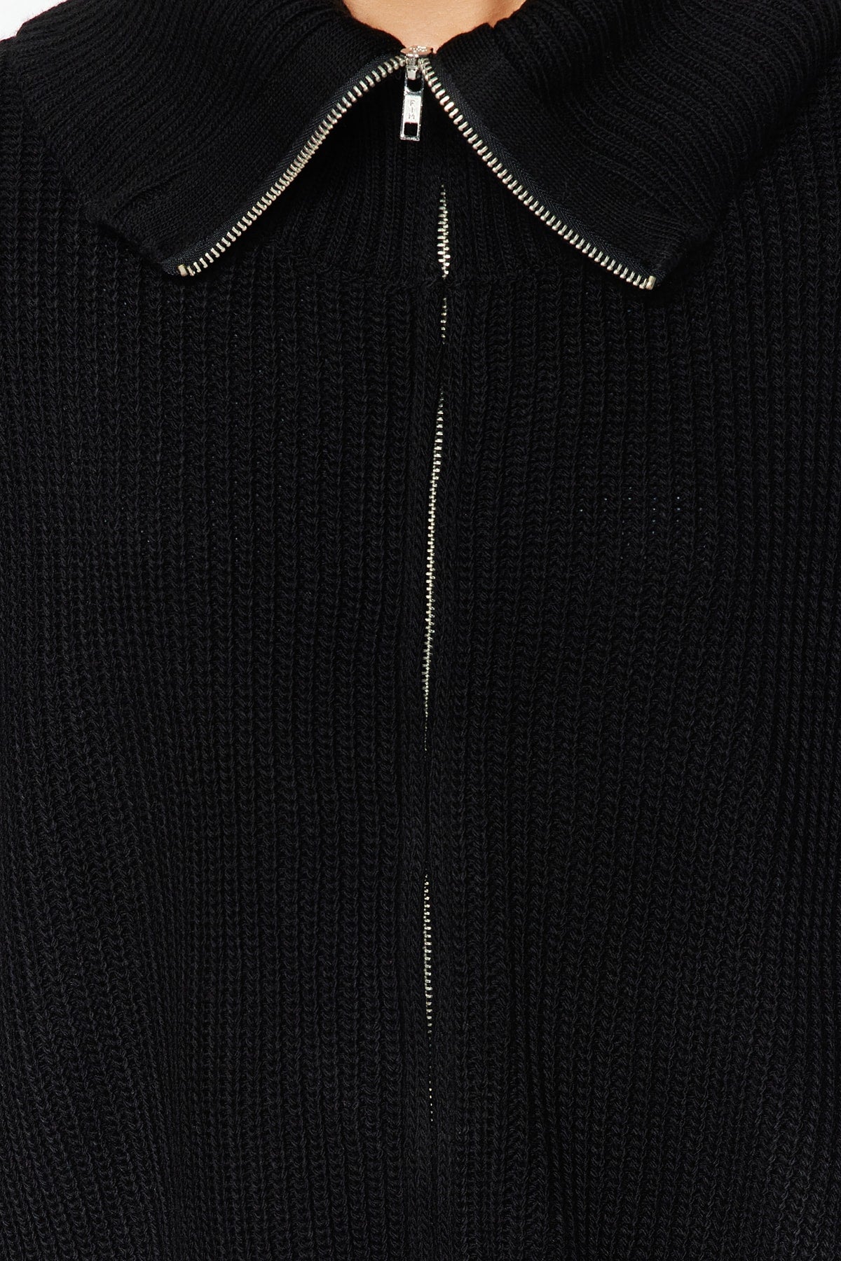 Siyah Geniş Kalıp Devrik Yaka Fermuarlı Triko Hırka TWOAW24HI00072