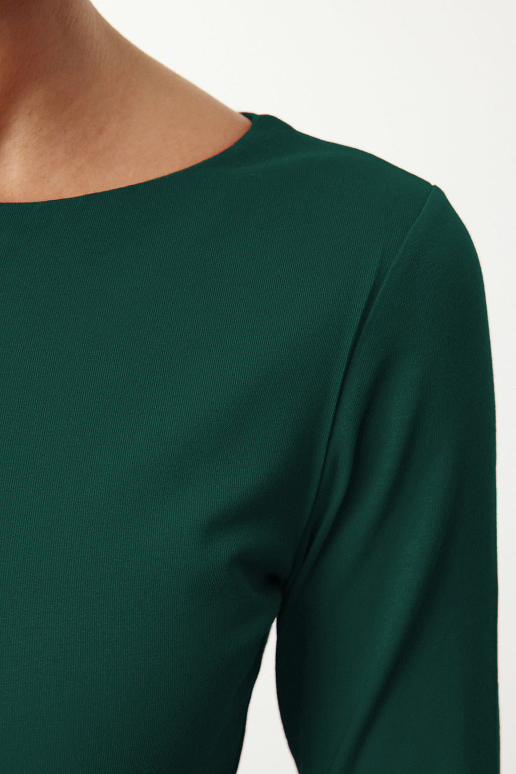 Zümrüt Yeşili Pamuklu Kayık Yaka Fitted/Vücuda Oturan Esnek Bluz TWOAW24BZ00166