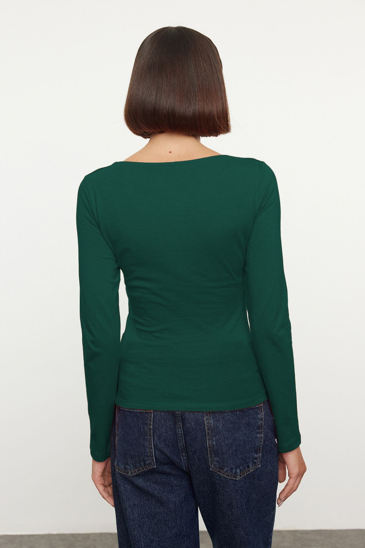 Zümrüt Yeşili Pamuklu Kayık Yaka Fitted/Vücuda Oturan Esnek Bluz TWOAW24BZ00166