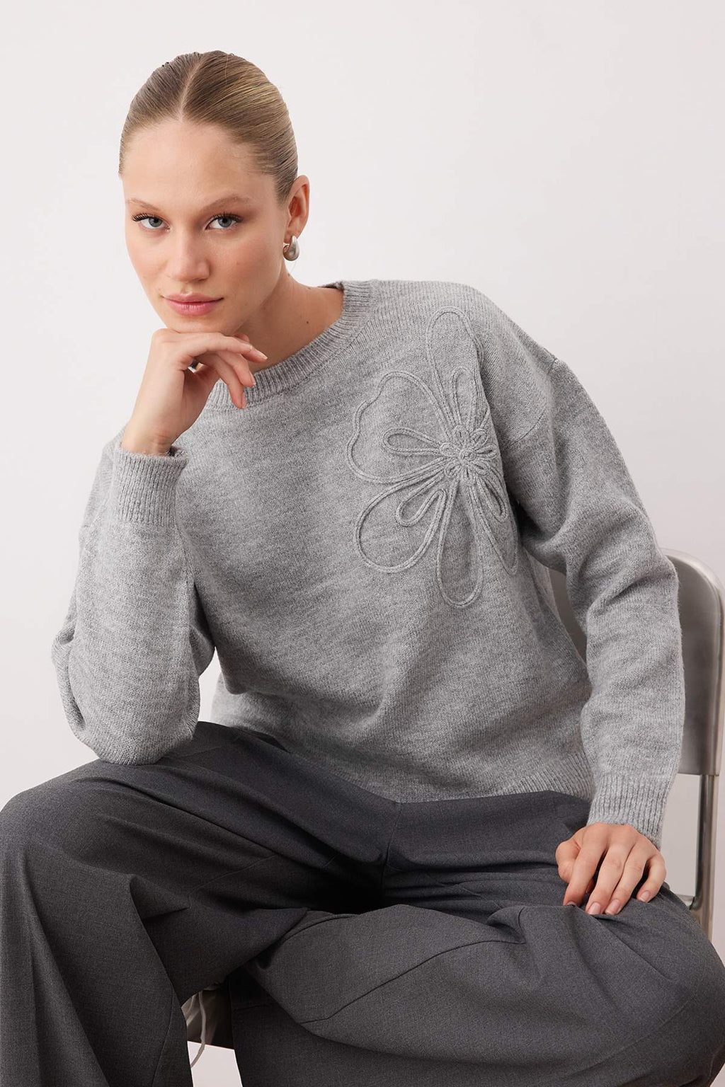 Açık Gri Yumuşak Dokulu Çiçek Desenli Triko Kazak TWOAW26KZ00110