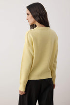 Açık Sarı Yumuşak Dokulu Kurdele Desenli Triko Kazak TWOAW26KZ00110