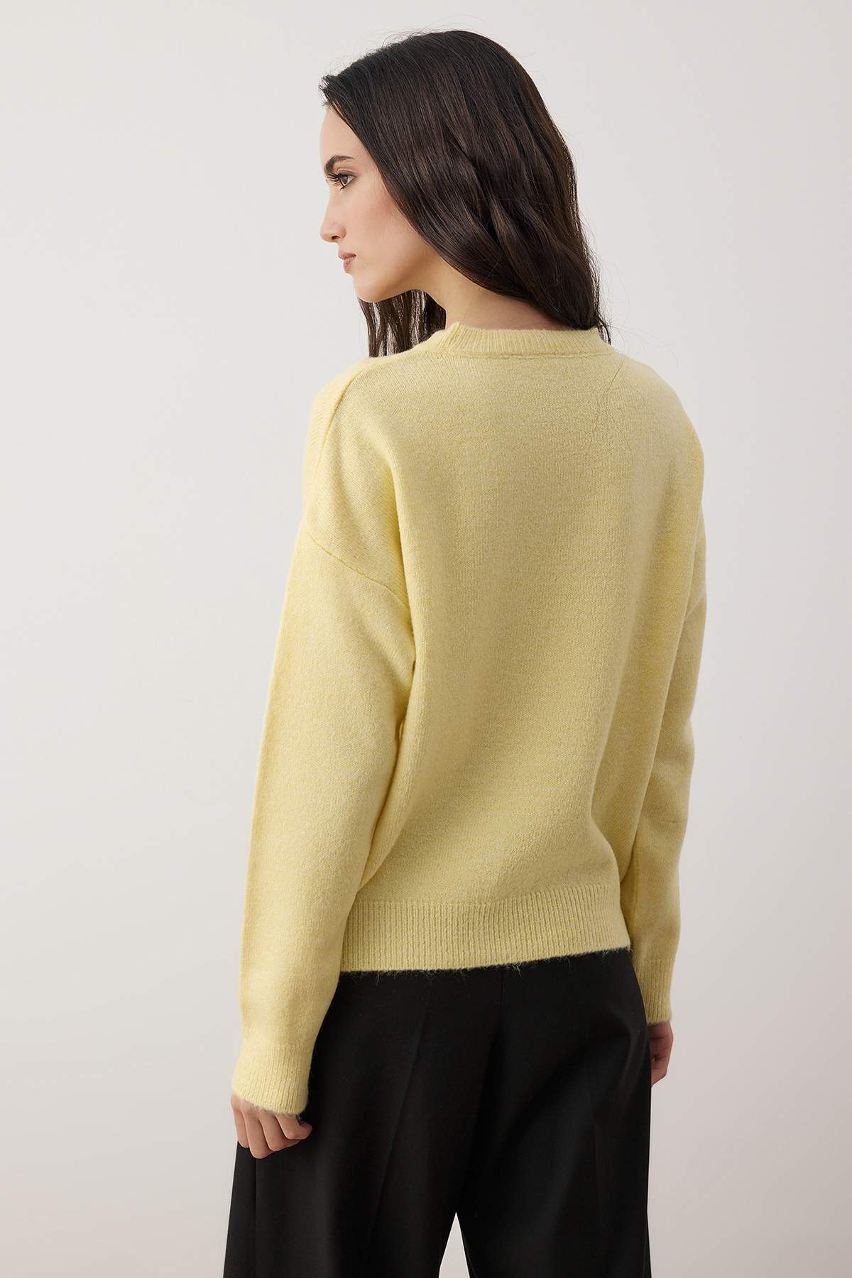 Açık Sarı Yumuşak Dokulu Kurdele Desenli Triko Kazak TWOAW26KZ00110