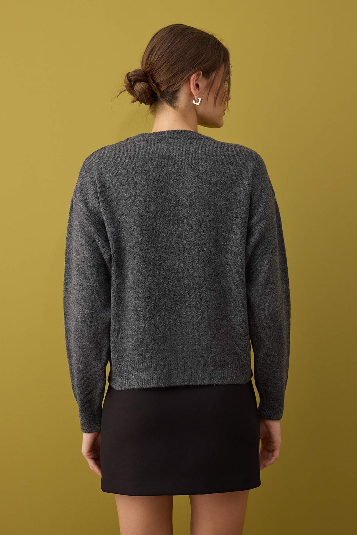 Antrasit Yumuşak Dokulu Çiçek Desen İşlmeli Triko Kazak TWOAW26KZ00110