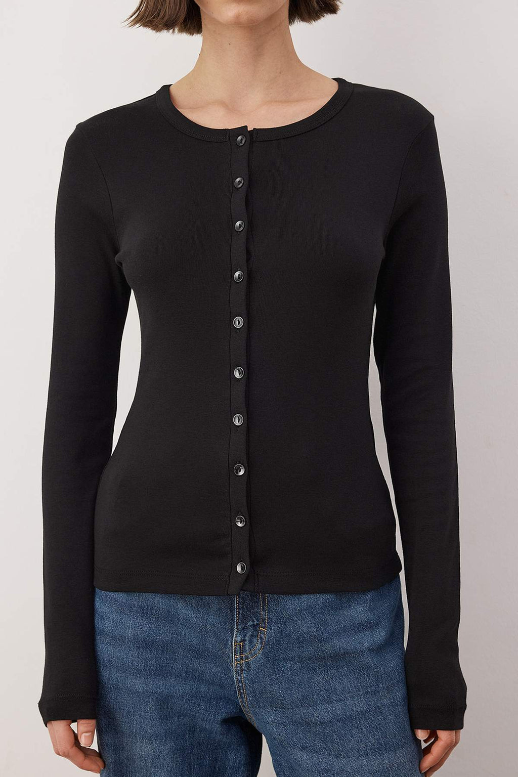 Siyah Düğmeli Vücuda Oturan Esnek Örme Bluz TWOAW26BZ00007