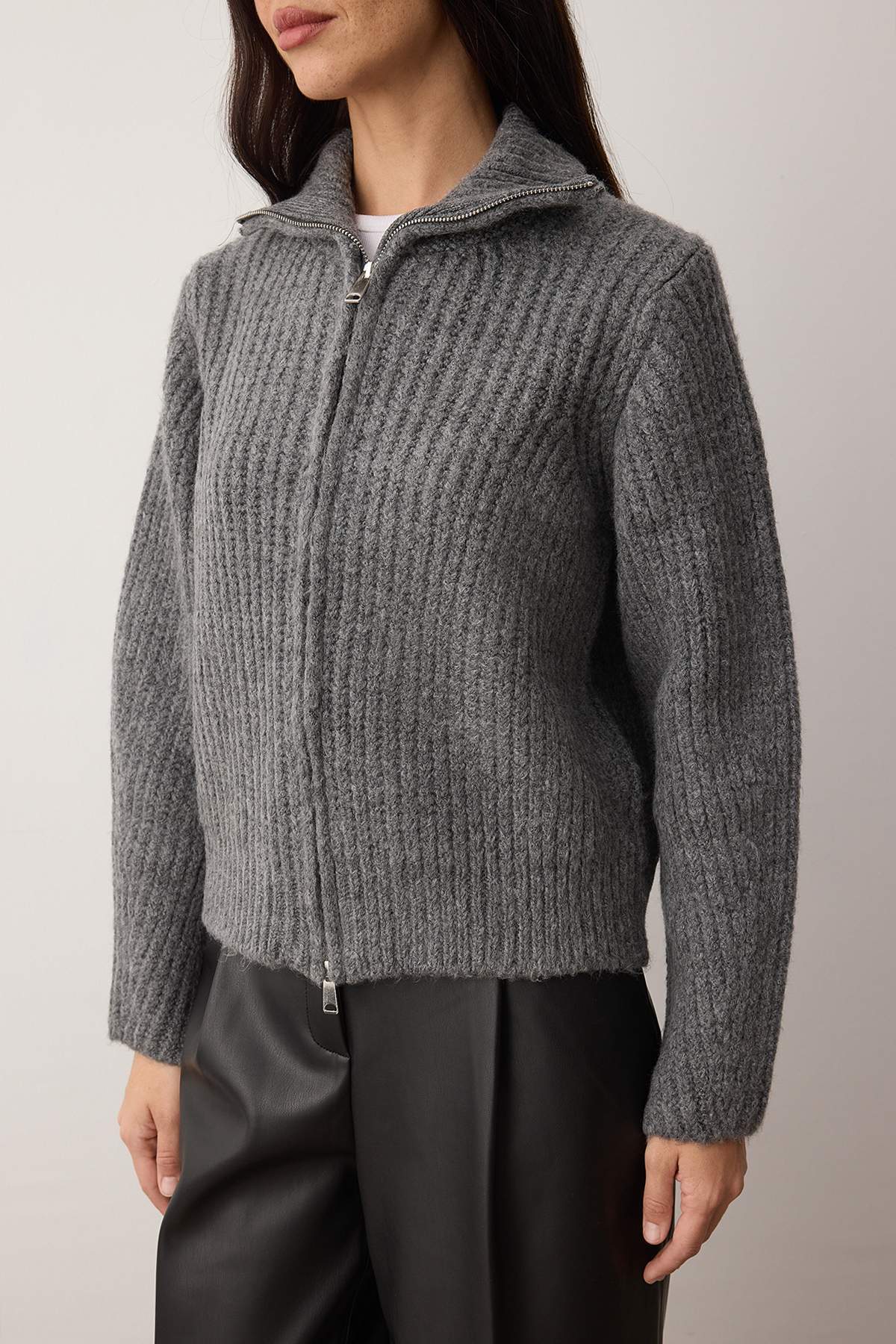 Wardrobe Essentials Antrasit Fermuarlı Yumuşak Dokulu Geniş Kalıp Triko Hırka|TWOAW26HI00049